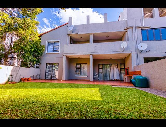 2 BEDROOM APARTMENT SOLD IN BRYANSTON